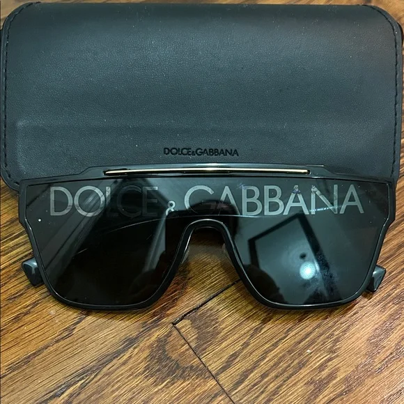 Dolce & Gabbana Black Oversized Sunglasses - Picture 1 of 5